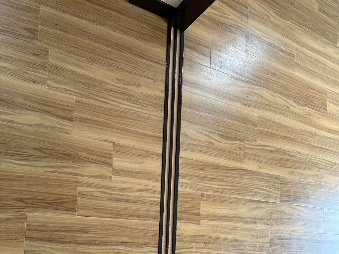 栄州ホームです！内装の木枠塗装の続きです(*^^*)