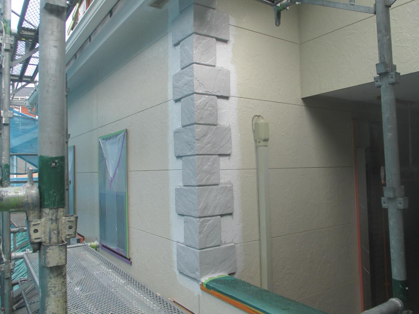 栄州ホームです！プライマー乾かして中塗りを塗装しました(*^