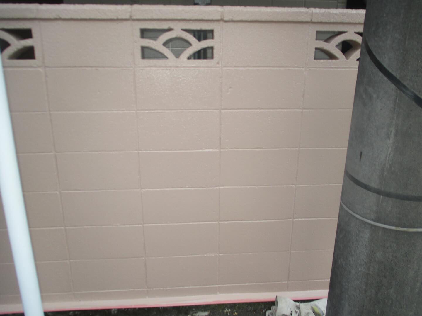 栄州ホームです！門塀を中塗りと上塗りをしました(*^^*)