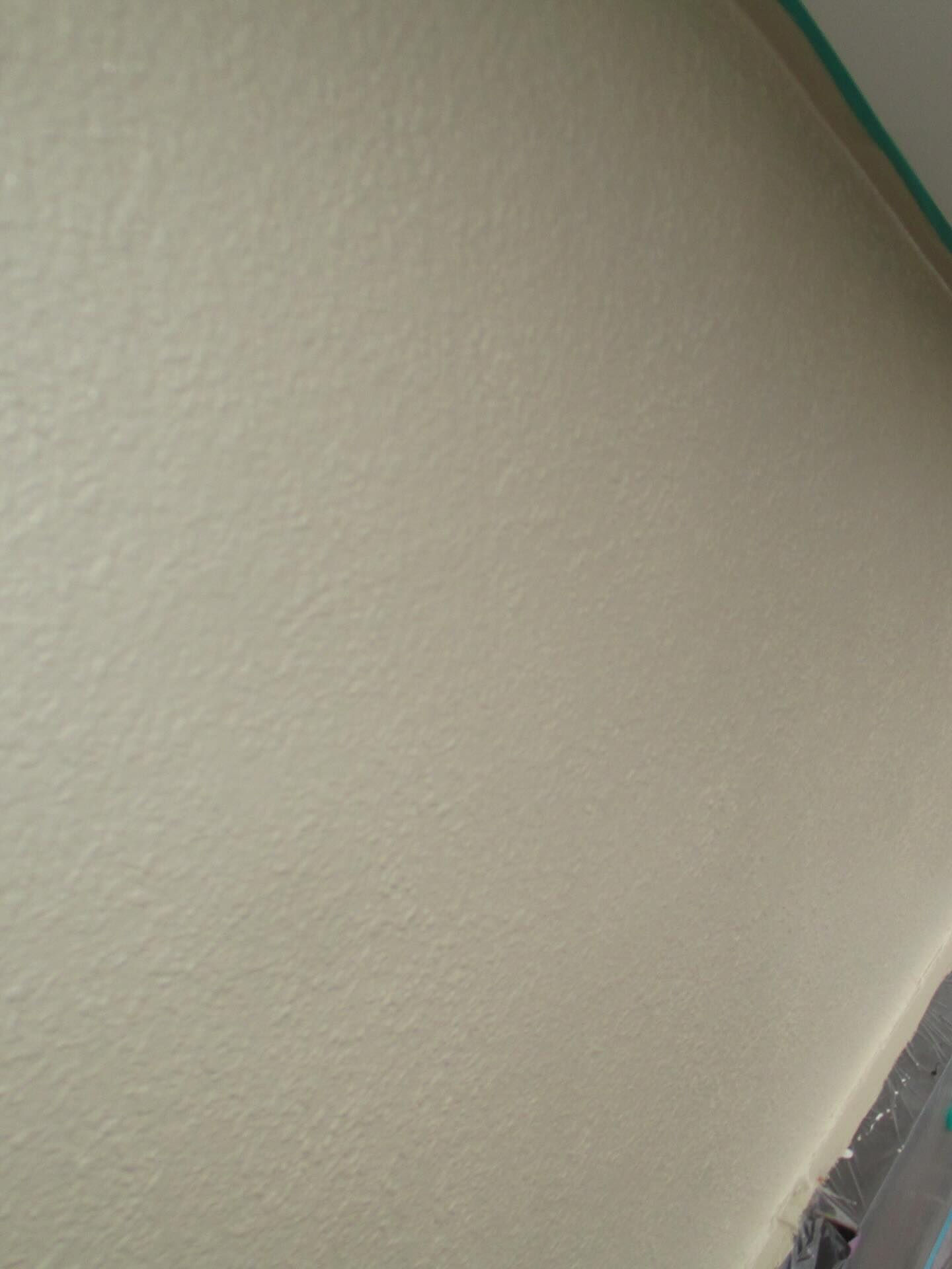8/4/27 栄州ホームです シーラーの後 中塗りを塗装しま