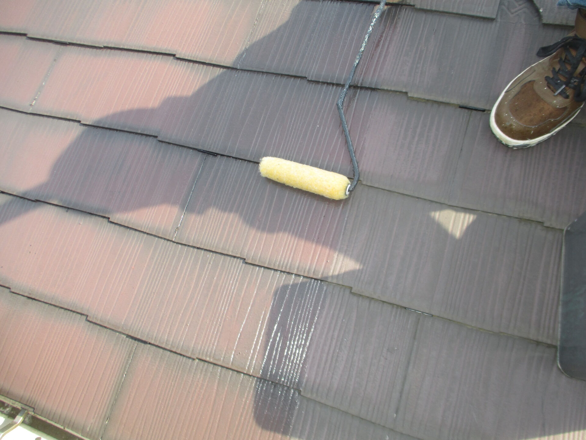 8/8/25 栄州ホームです 屋根のシーラーを塗装しました