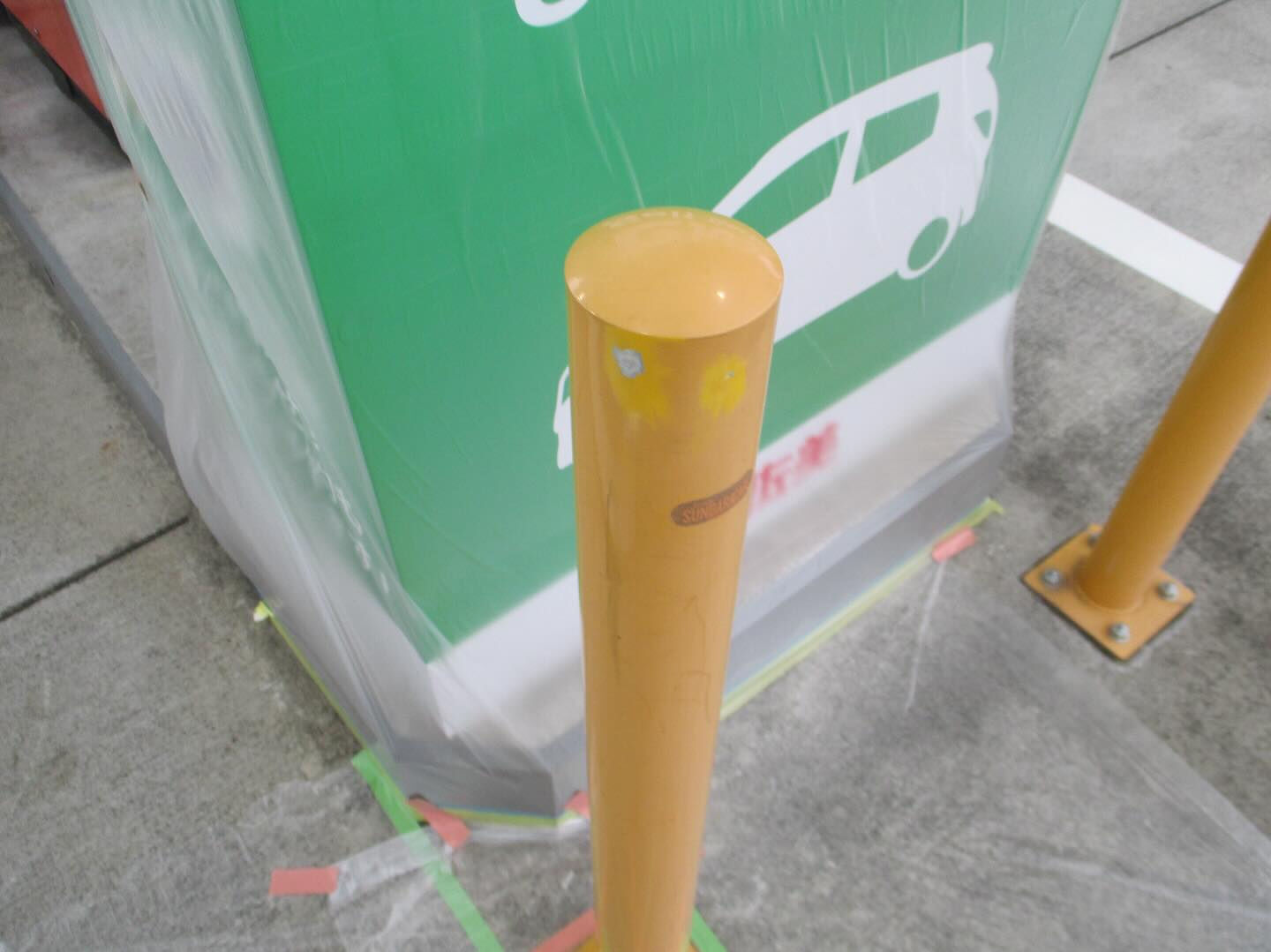 ガードポールの塗装です！