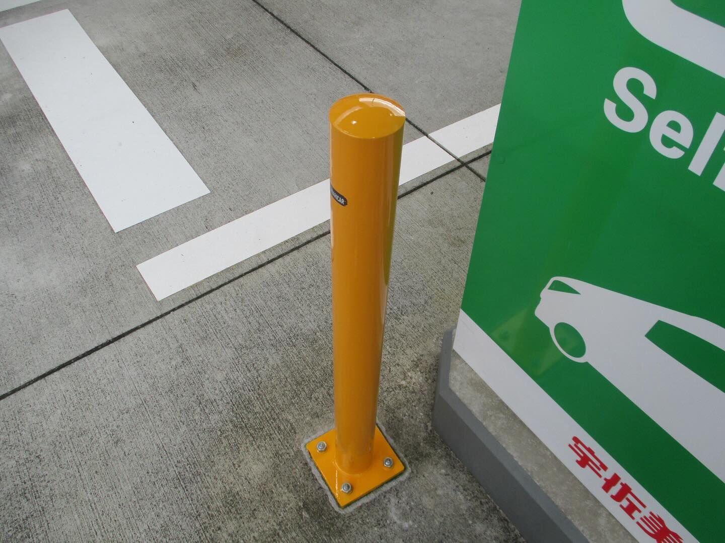 ガードポール塗装です！