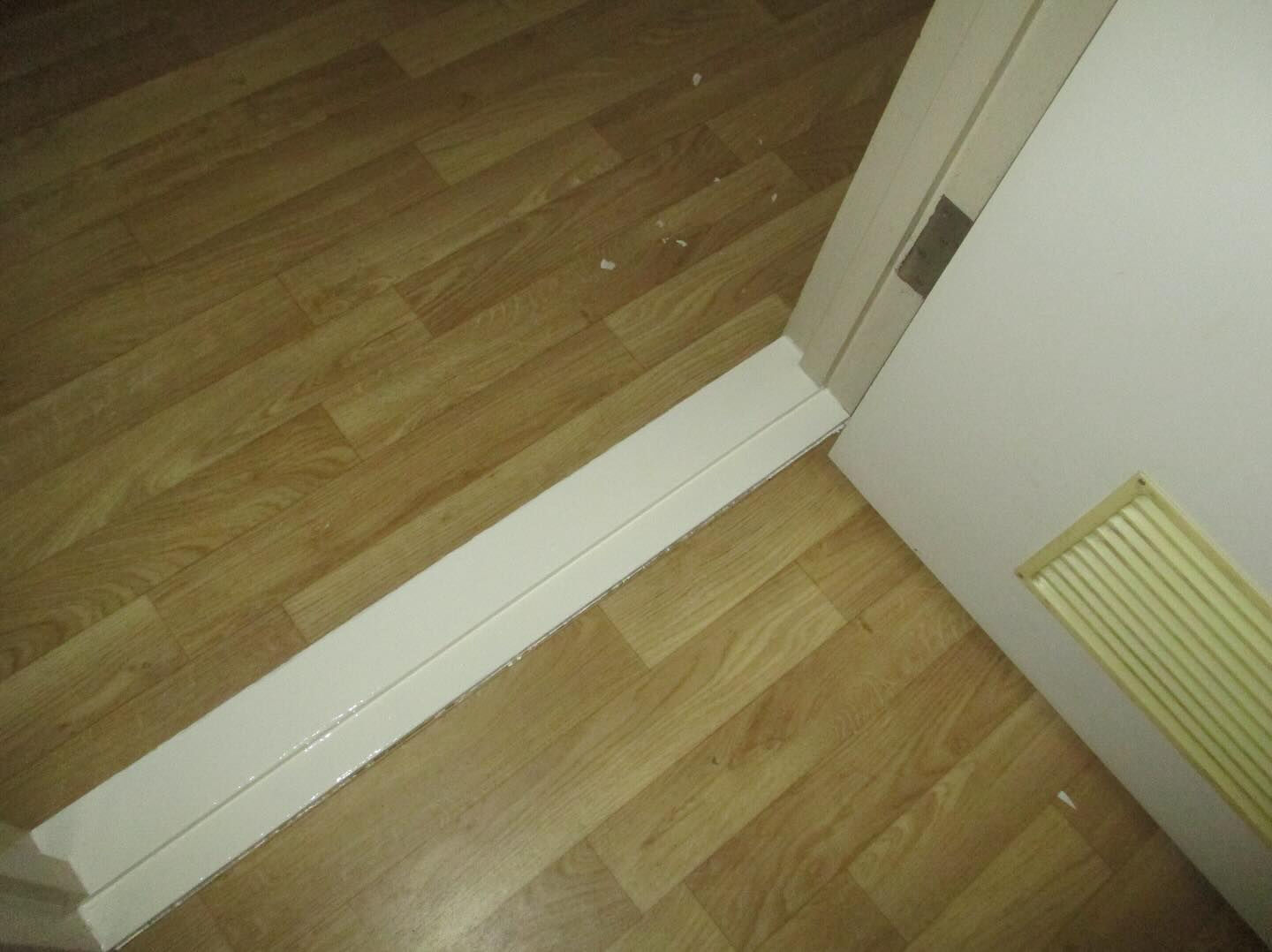 栄州ホームです！マンションの内装の木枠を塗装しました