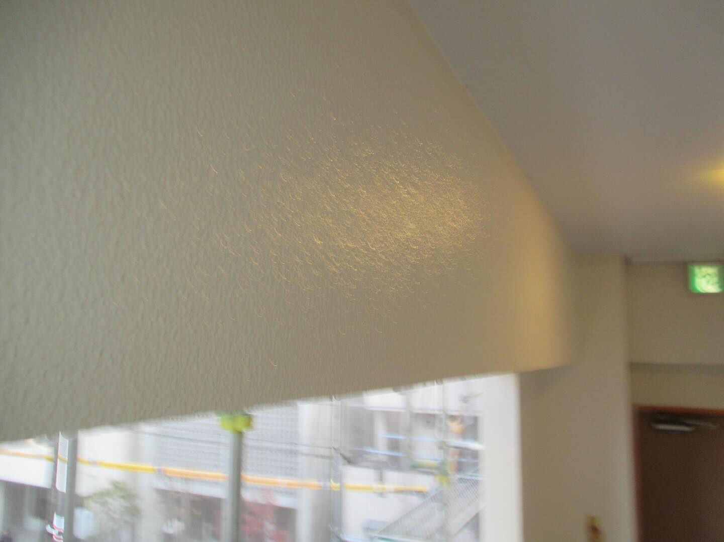 栄州ホームです！マンションの外壁の上塗りを塗装しました