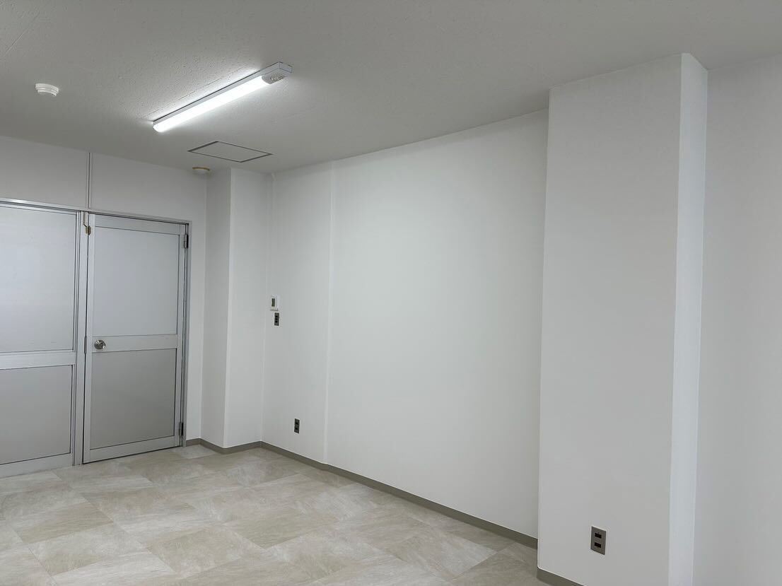 栄州ホームです！室内塗装養生剥がして綺麗に仕上がりました(*