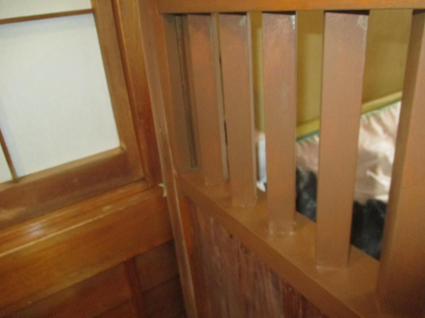 栄州ホームです！柱やついたてを塗装しました(*^^*)