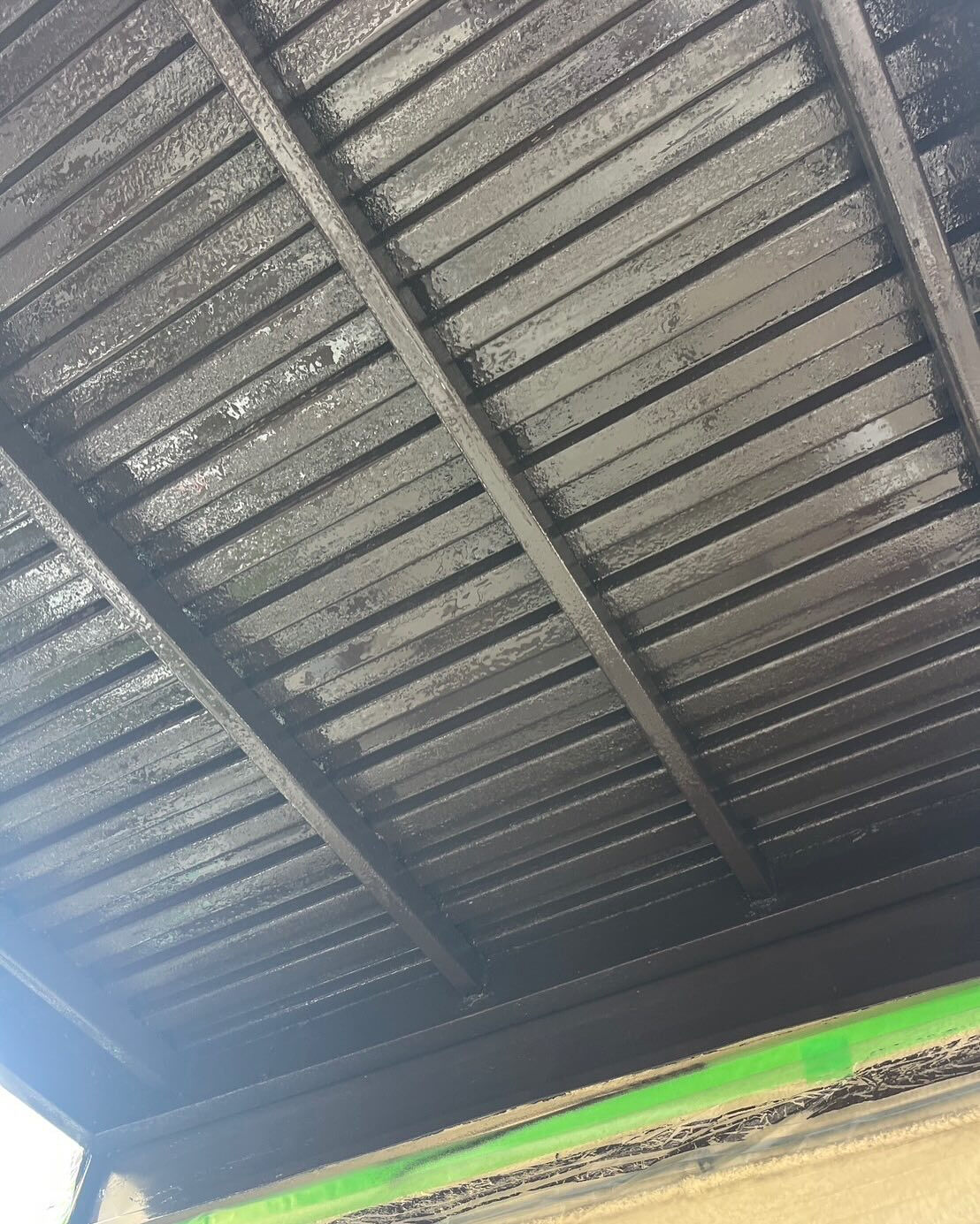 栄州ホームです！鉄骨階段の中塗りと上塗りを塗装しました(*^