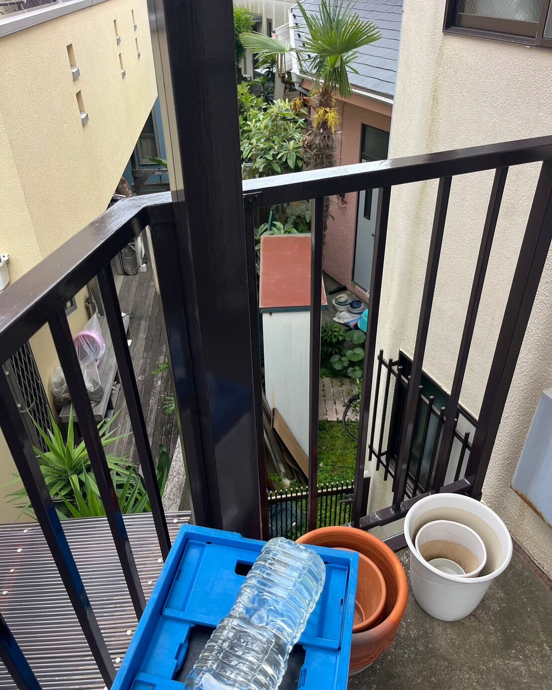 栄州ホームです！鉄骨階段の中塗りと上塗りを塗装しました(*^