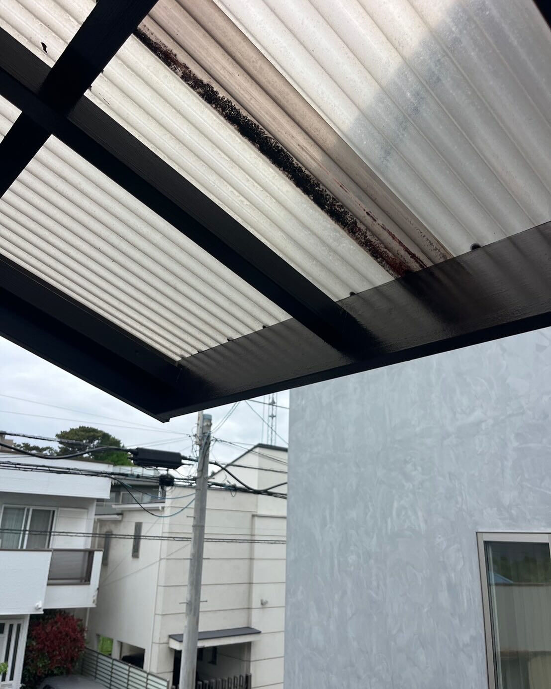 栄州ホームです！鉄骨階段の中塗りと上塗りを塗装しました(*^