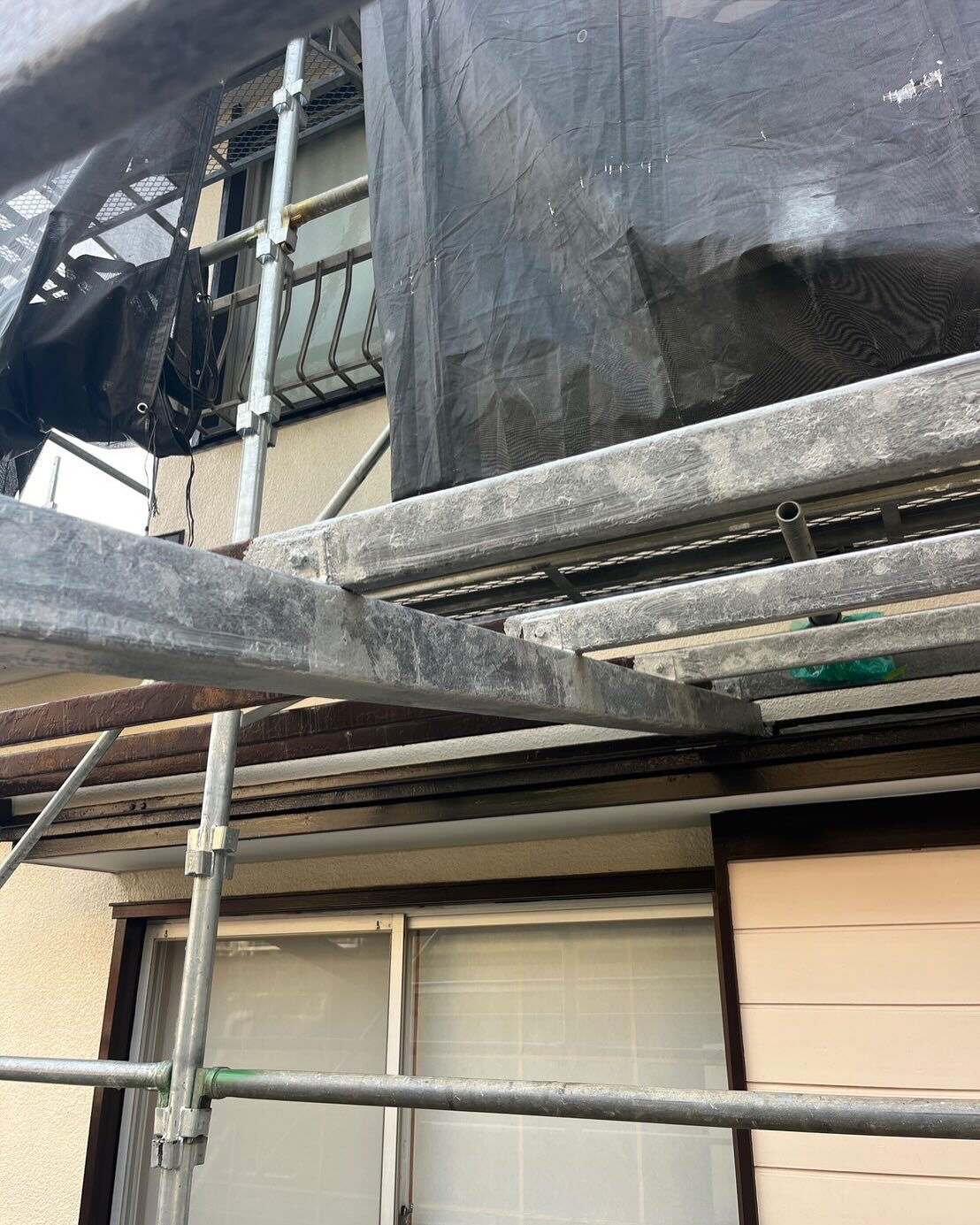 栄州ホームです！鉄骨のケレンの後、サビキラープロを塗装しまし