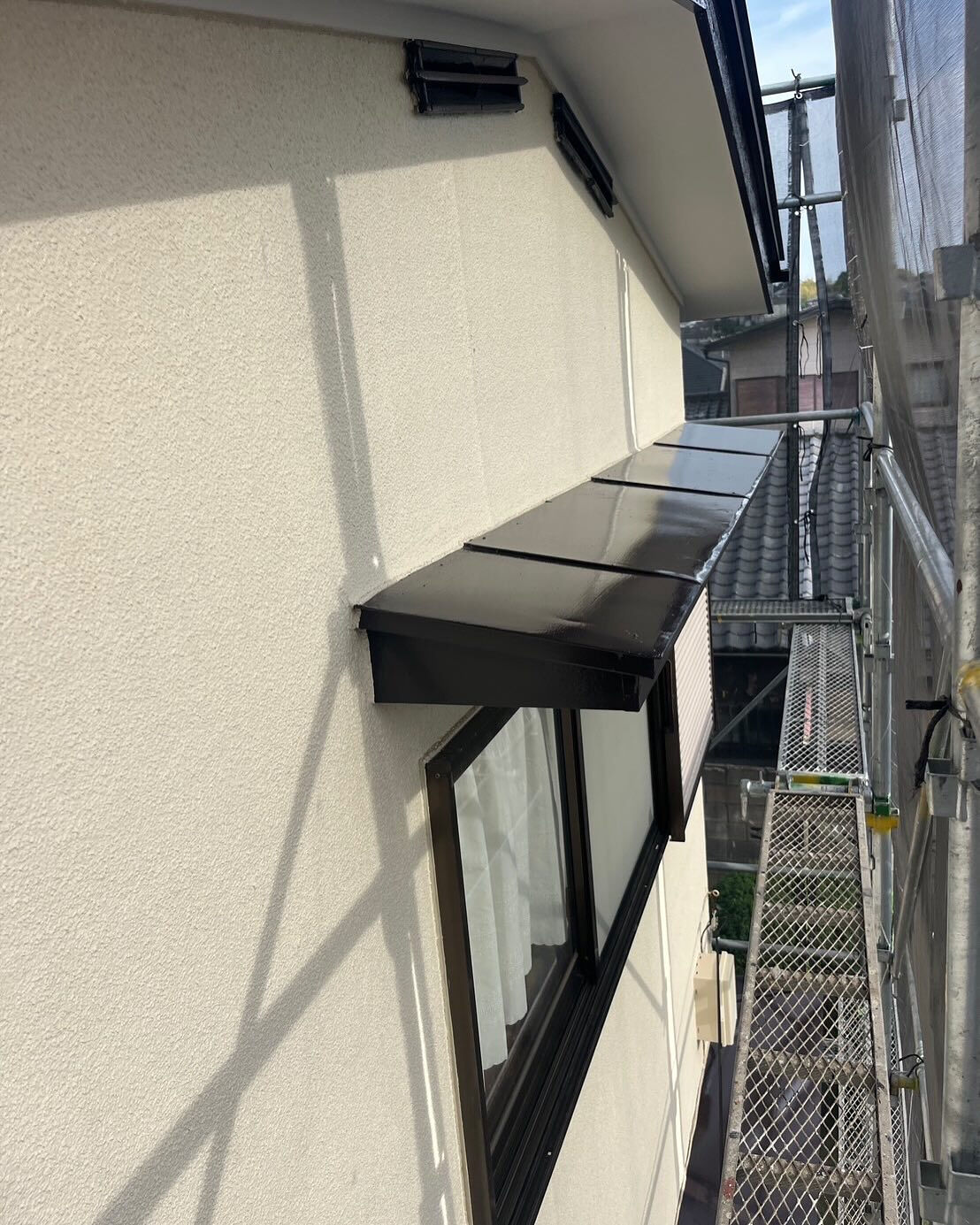 栄州ホームです！破風板や霧除けなどを塗装しました(*^^*)