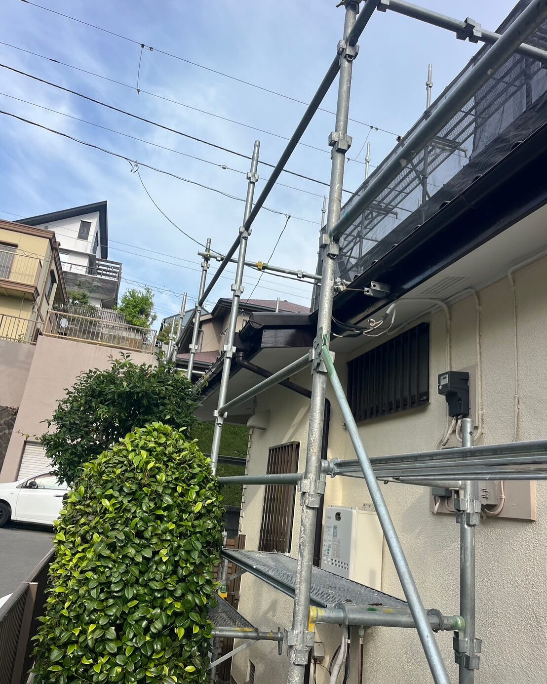 栄州ホームです！破風板や霧除けなどを塗装しました(*^^*)