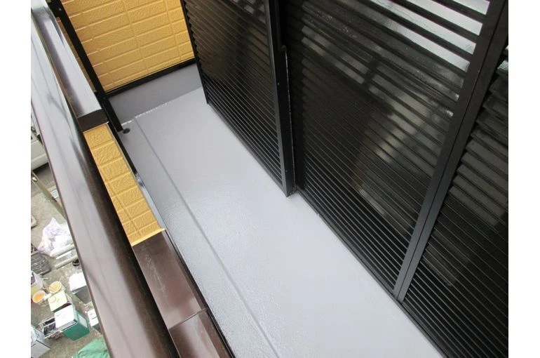 FRPのトップコート塗装