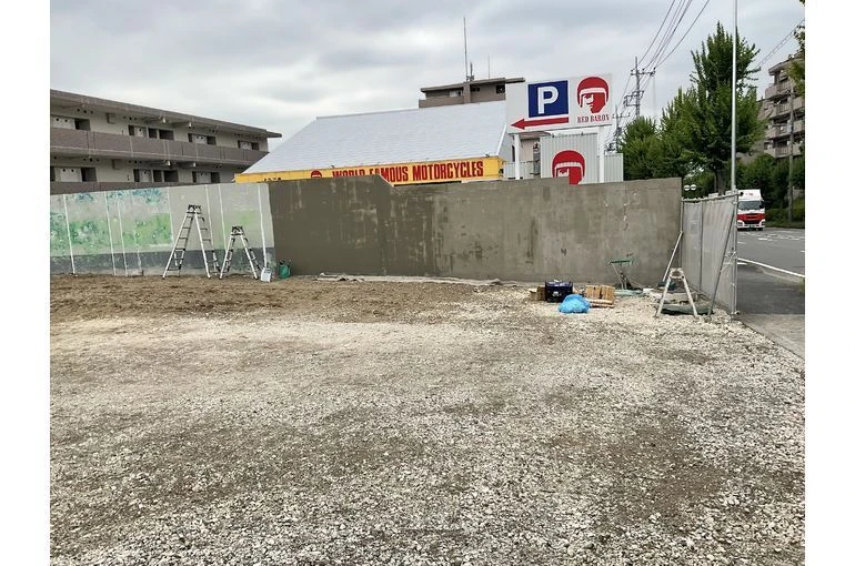コンクリート壁の下塗り塗装